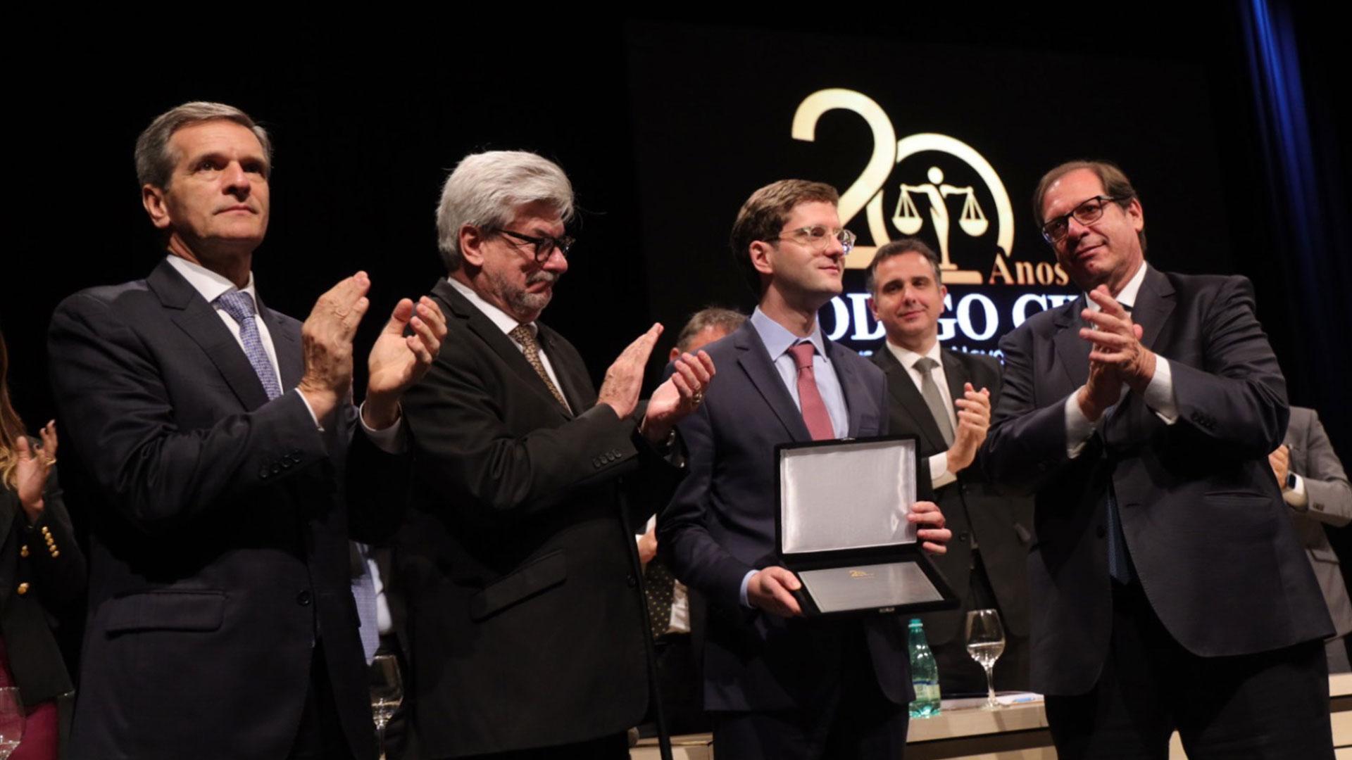 Gustavo Sanseverino agradece “generosa homenagem” ao pai